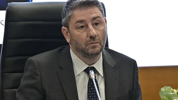 Το ΠΑΣΟΚ συντηρεί την κόντρα με την κυβέρνηση για τη 13η σύνταξη