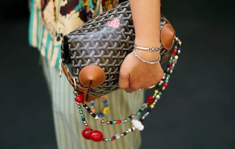 Τα Bag Charms Κατακτούν Τις Πολυτελείς Τσάντες Φέτος