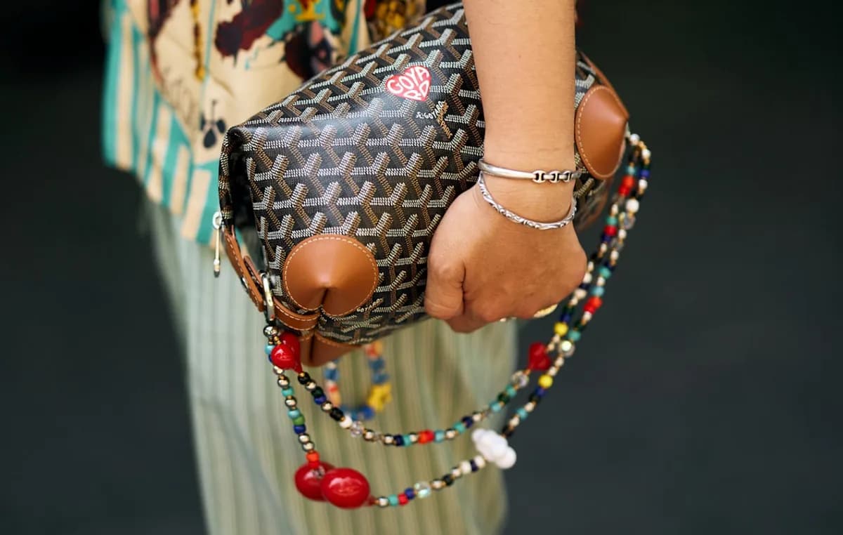 Τα Bag Charms Κατακτούν Τις Πολυτελείς Τσάντες Φέτος