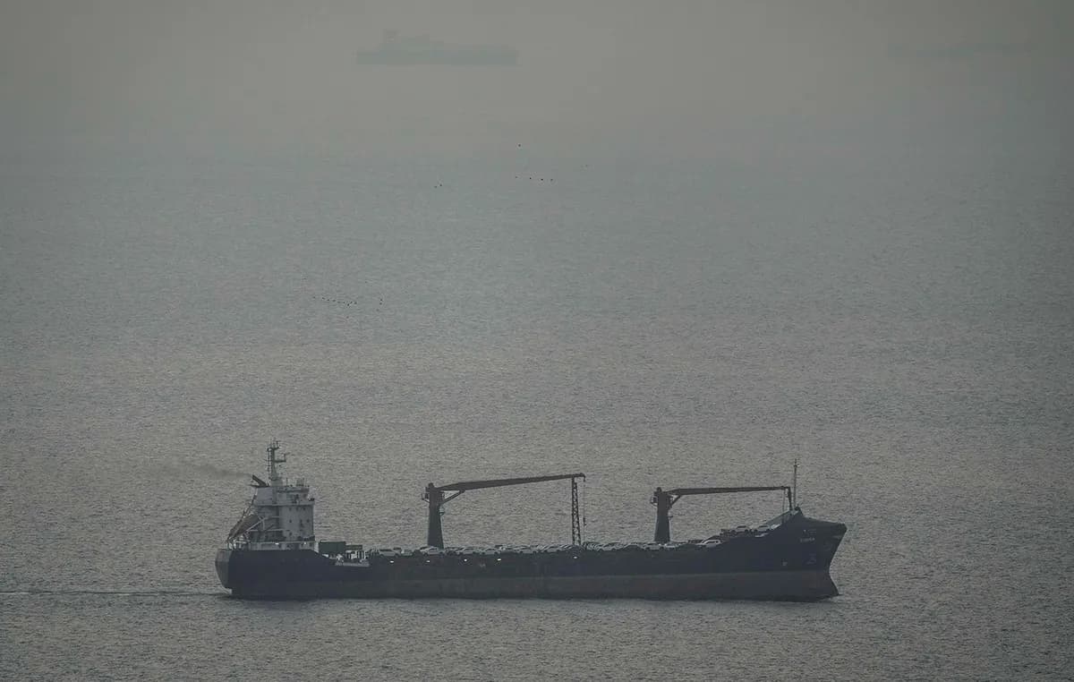 Έκρηξη σε δεξαμενόπλοιο στα Στενά του Ορμούζ από νάρκη