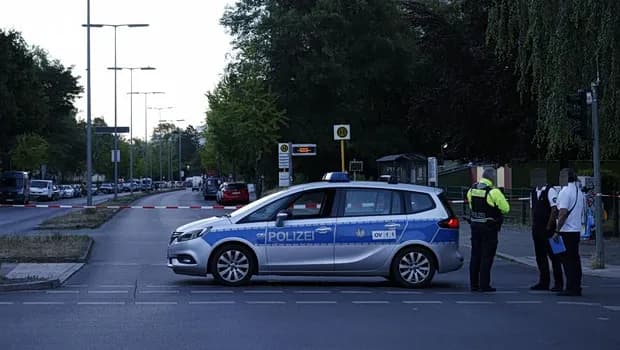Ομηρία στο Βερολίνο: Ο ένοπλος κρατά γυναίκα σε σούπερ μάρκετ