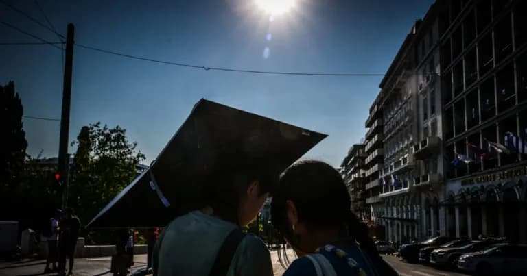 Ο καύσωνας στην Αττική δείχνει 75 βαθμούς στις ταράτσες