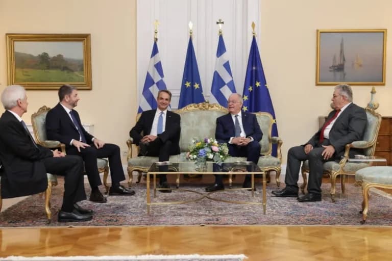 Ο Τασούλας τιμά τα 52 χρόνια Δημοκρατίας στο Προεδρικό Μέγαρο