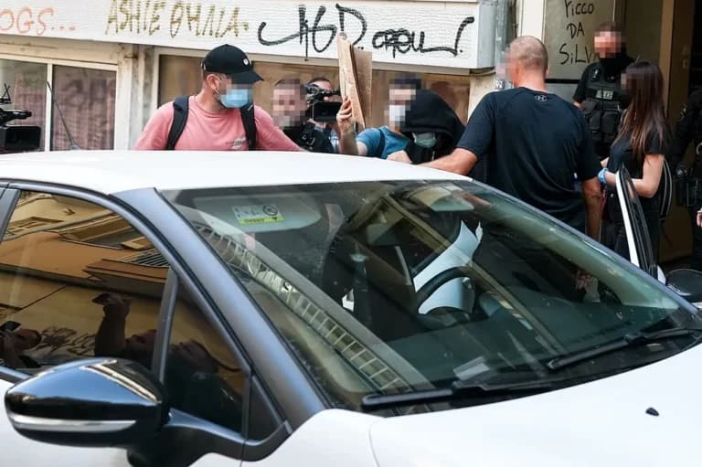 Ενώπιον εισαγγελέα οι τρεις για την εμπρηστική επίθεση