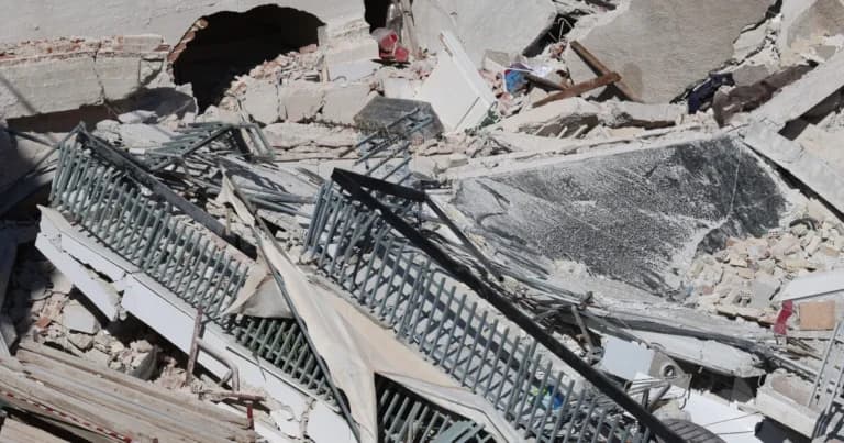 Η πολυκατοικία στα Πετράλωνα κατέρρευσε σαν χάρτινος πύργος