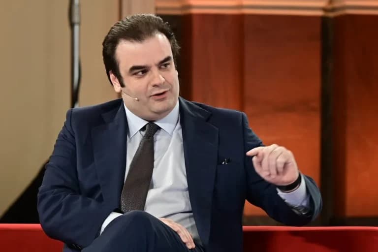 Ο Πιερρακάκης, πρόεδρος του Eurogroup, μιλά στο CNBC για Ιράν