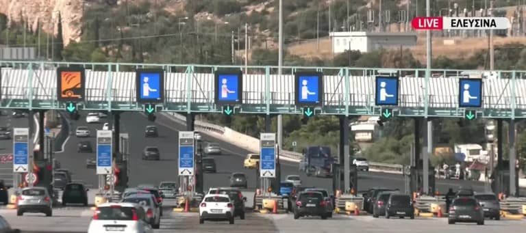 Η Μεγάλη Έξοδος Αδειούχων Γεμίζει Πλοία και Δρόμους