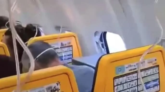 Η Ryanair: Ξένο αντικείμενο πίσω από τη θραύση παραθύρου
