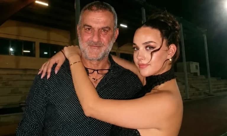 Η Βικτώρια Δέλλα μιλά για τη μητέρα της στην αποφοίτησή της