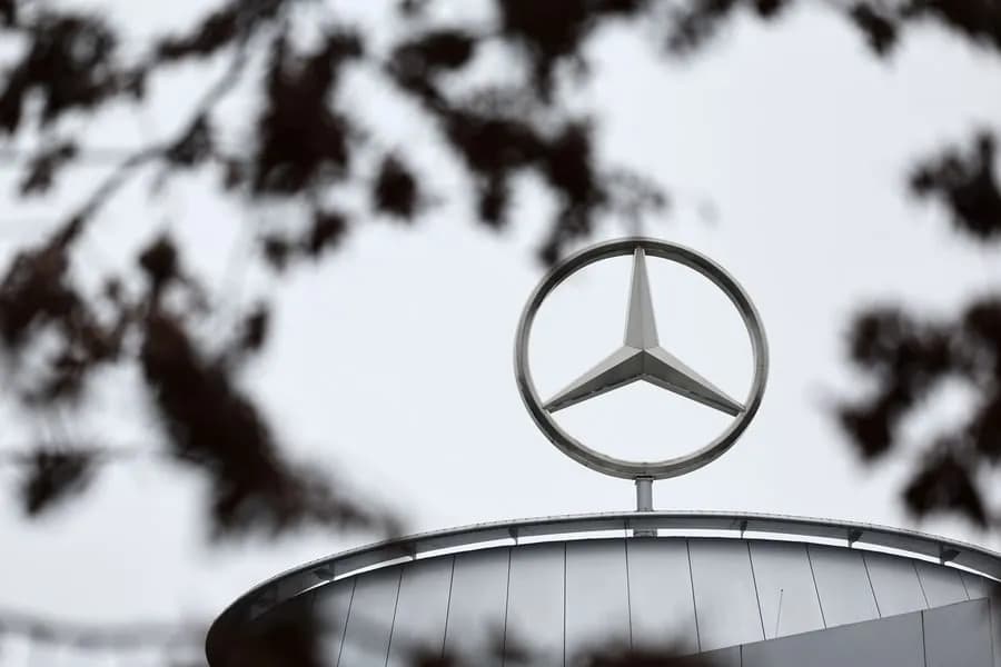 Οι εργαζόμενοι της Mercedes σε «καυτό καλοκαίρι» διαμαρτυριών