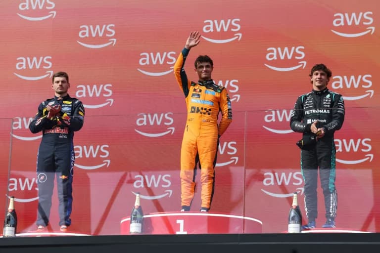 Ο Νόρις πανηγυρίζει την πρώτη νίκη στο Grand Prix Ουγγαρίας