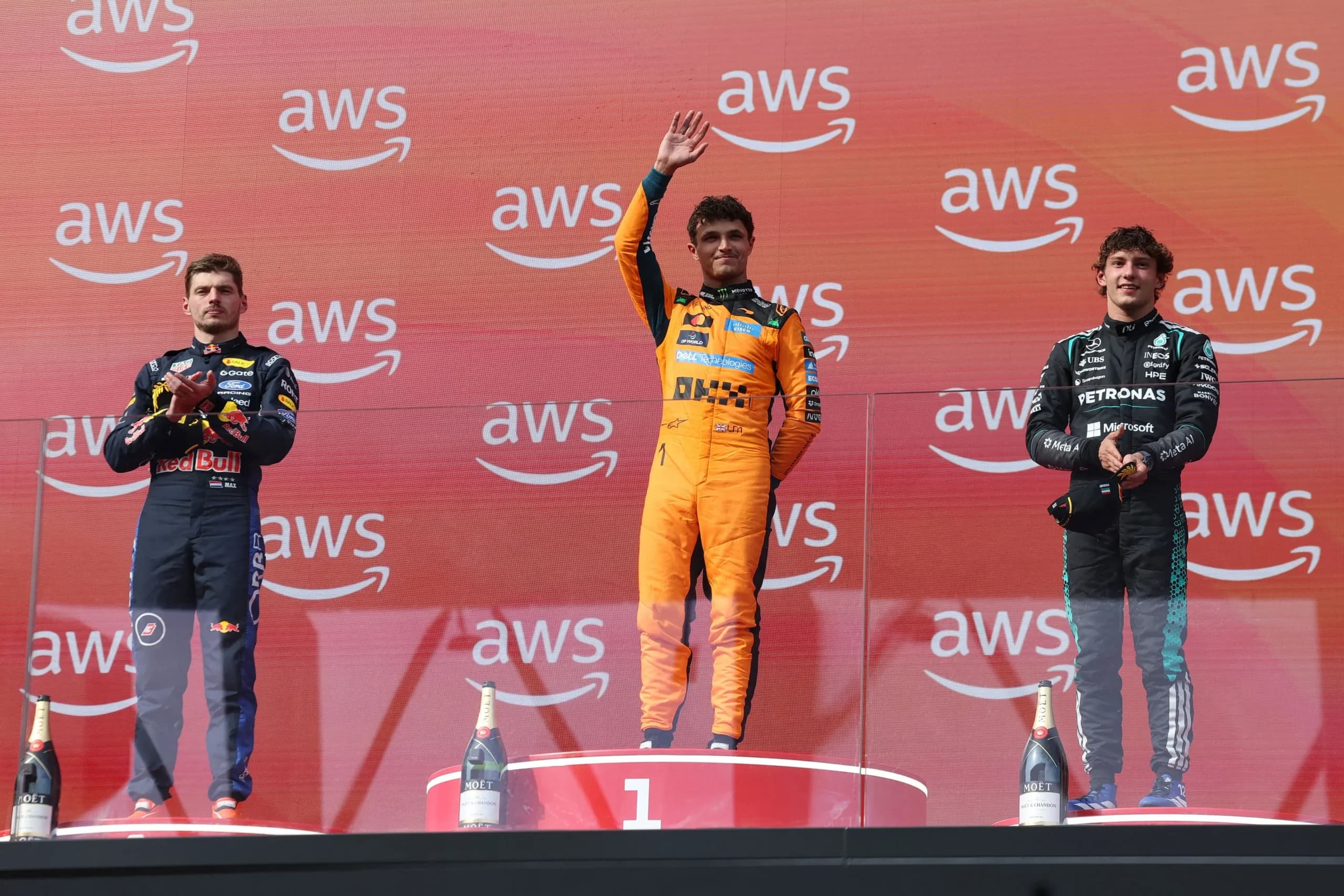Ο Νόρις πανηγυρίζει την πρώτη νίκη στο Grand Prix Ουγγαρίας