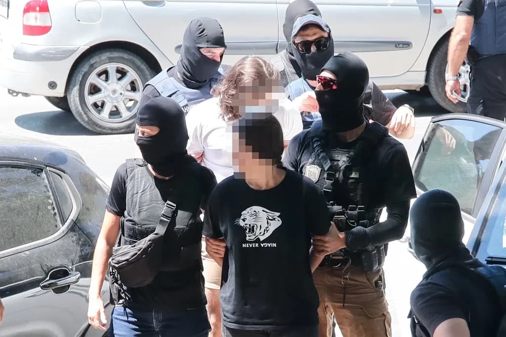 Οι τρεις συλληφθέντες απολογούνται για εμπρηστική επίθεση