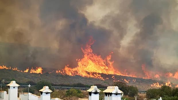 Η φονική πυρκαγιά στην Ισπανία αφήνει 12 νεκρούς και αγνοούμενους