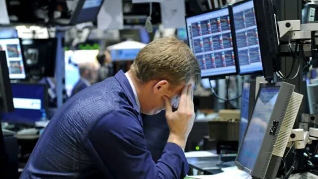Δραματικό sell-off στη Wall Street βυθίζει τον Dow Jones