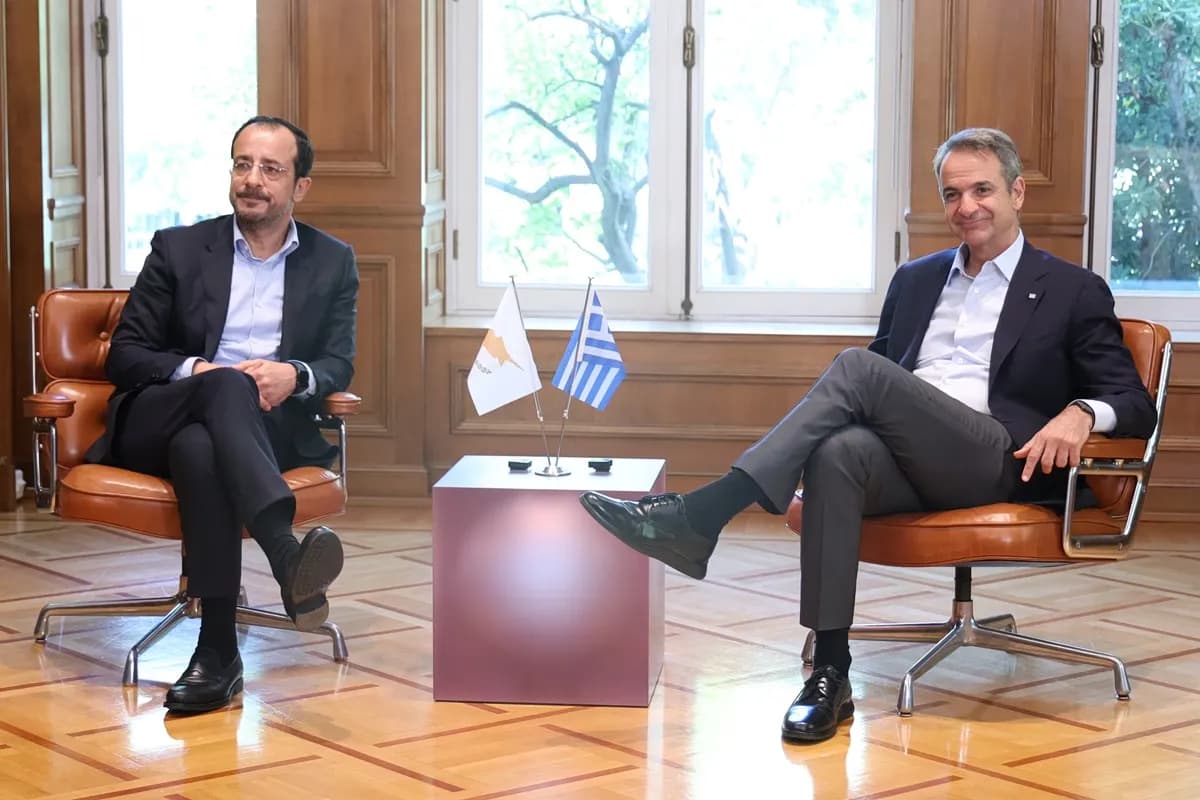 Ο Μητσοτάκης υποδέχτηκε τον Χριστοδουλίδη για το Κυπριακό