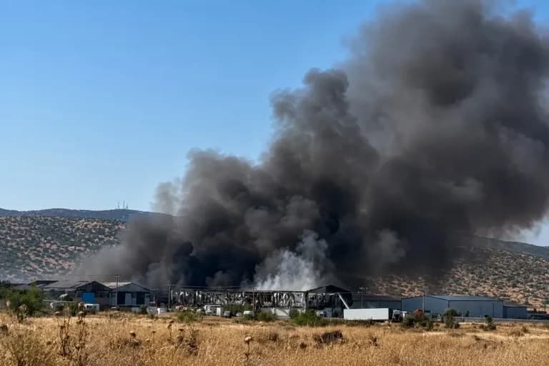 Φωτιά στον Ασπρόπυργο: 11 τραυματίες, καταγγελίες για ελλείψεις
