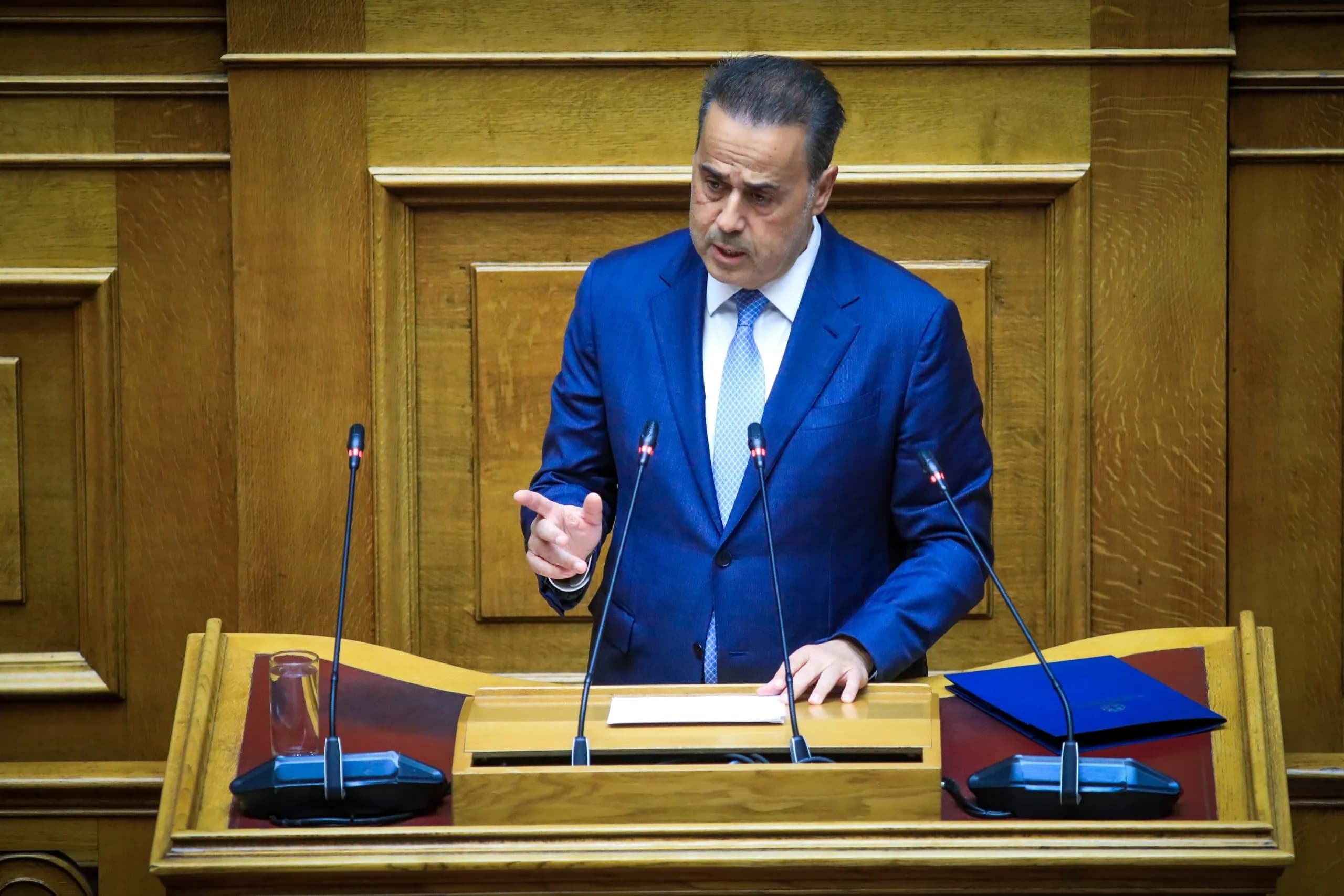 Ο Παπασταύρου κατηγορεί τον ΣΥΡΙΖΑ για το Υπερταμείο στη Βουλή