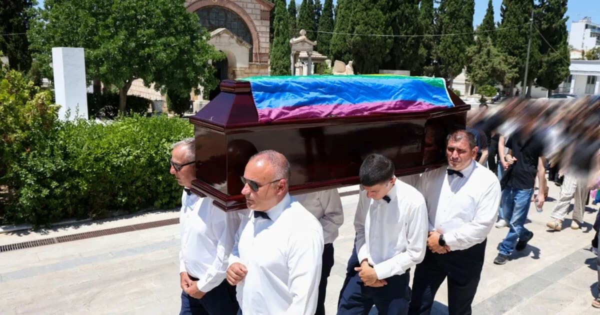 Η Πάολα Ρεβενιώτη αποχαιρετήθηκε σε συγκινητική κηδεία