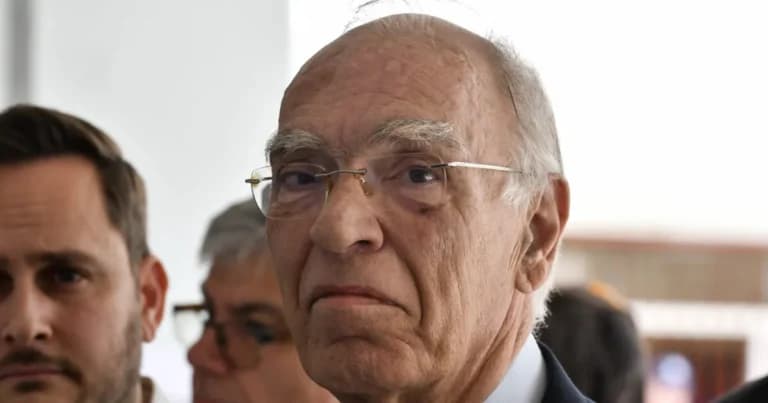 Η κηδεία του Βασίλη Λεβέντη σήμερα στη Βούλα, στις 13:30