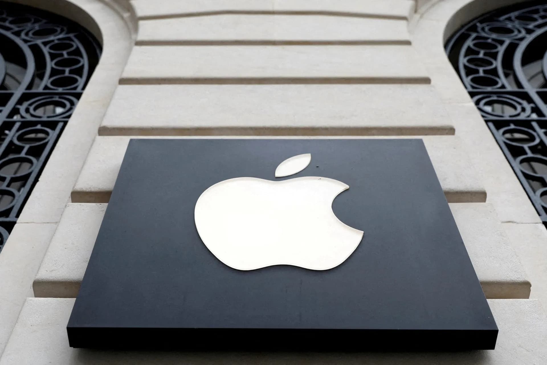 Η Ρωσία απειλεί την Apple με πρόστιμο 52 εκατ. δολάρια