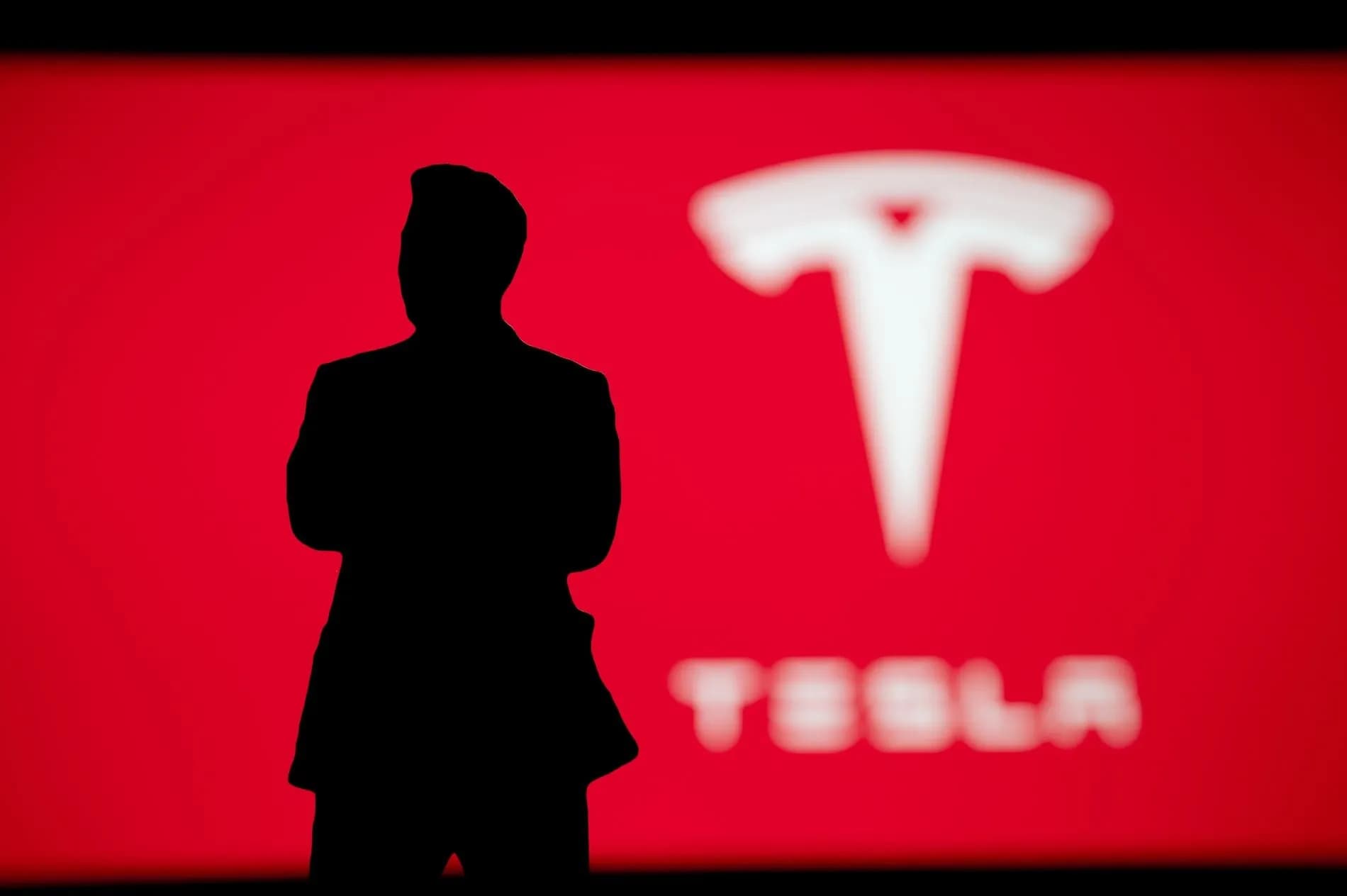 Η Tesla ανακοινώνει πτώση κερδών παρά τα ρεκόρ πωλήσεων