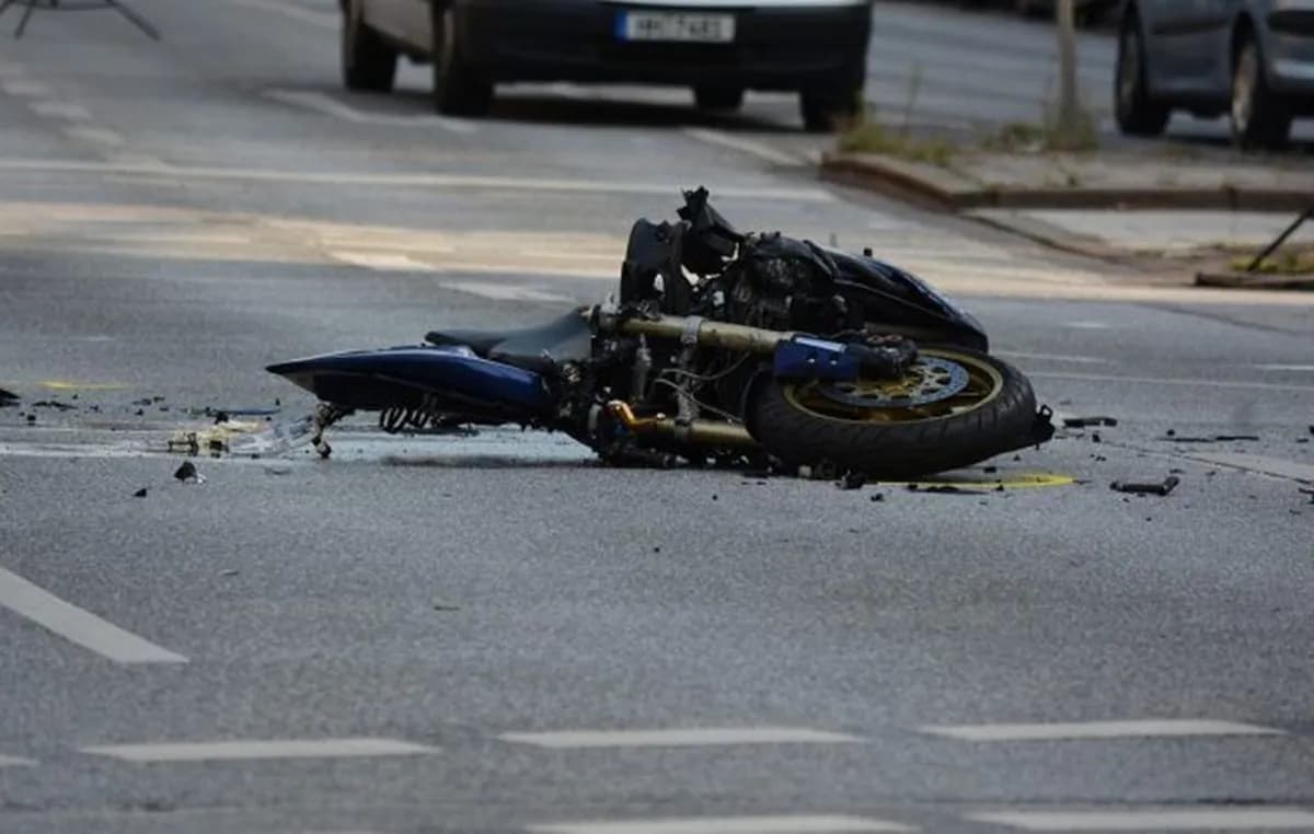 Ο δικυκλιστής τραυματίστηκε σε τροχαίο στις Μοίρες