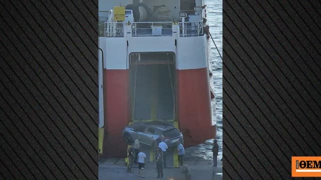 Αναστάτωση στο λιμάνι της Ραφήνας: Αυτοκίνητο στον καταπέλτη