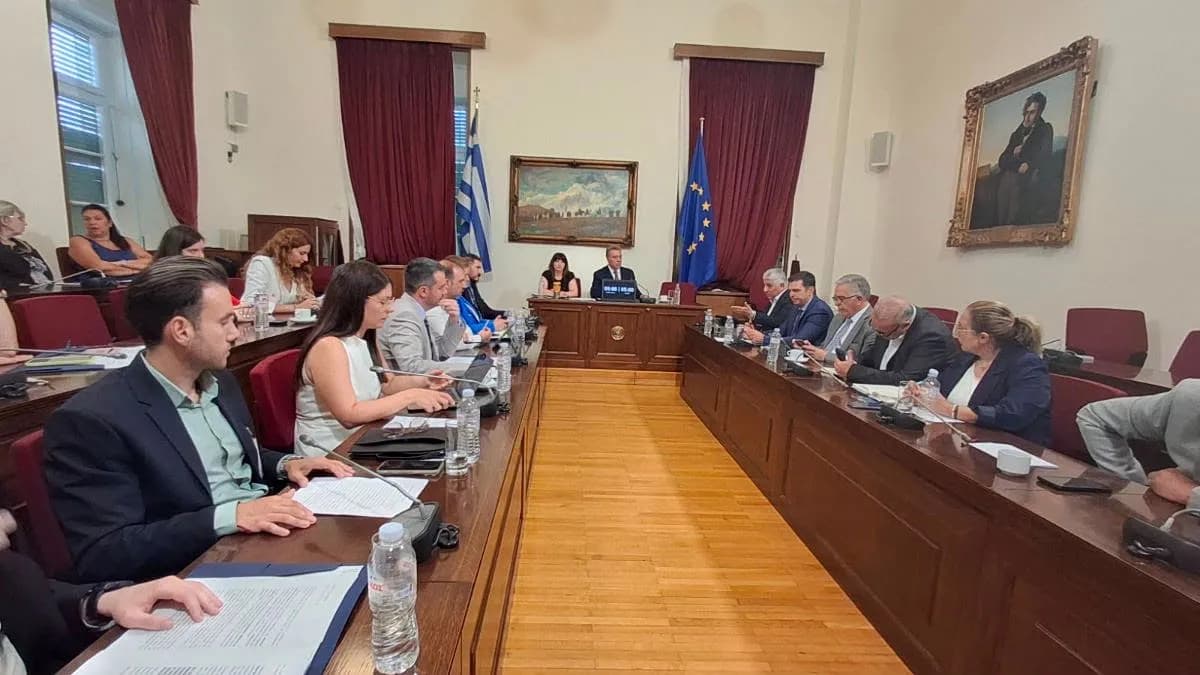 Η αναθεώρηση του Συντάγματος διχάζει την Ολομέλεια της Βουλής