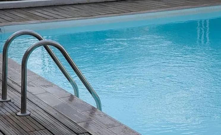 Κρίσιμη η κατάσταση 2χρονου παιδιού μετά από πισίνα στα Χανιά