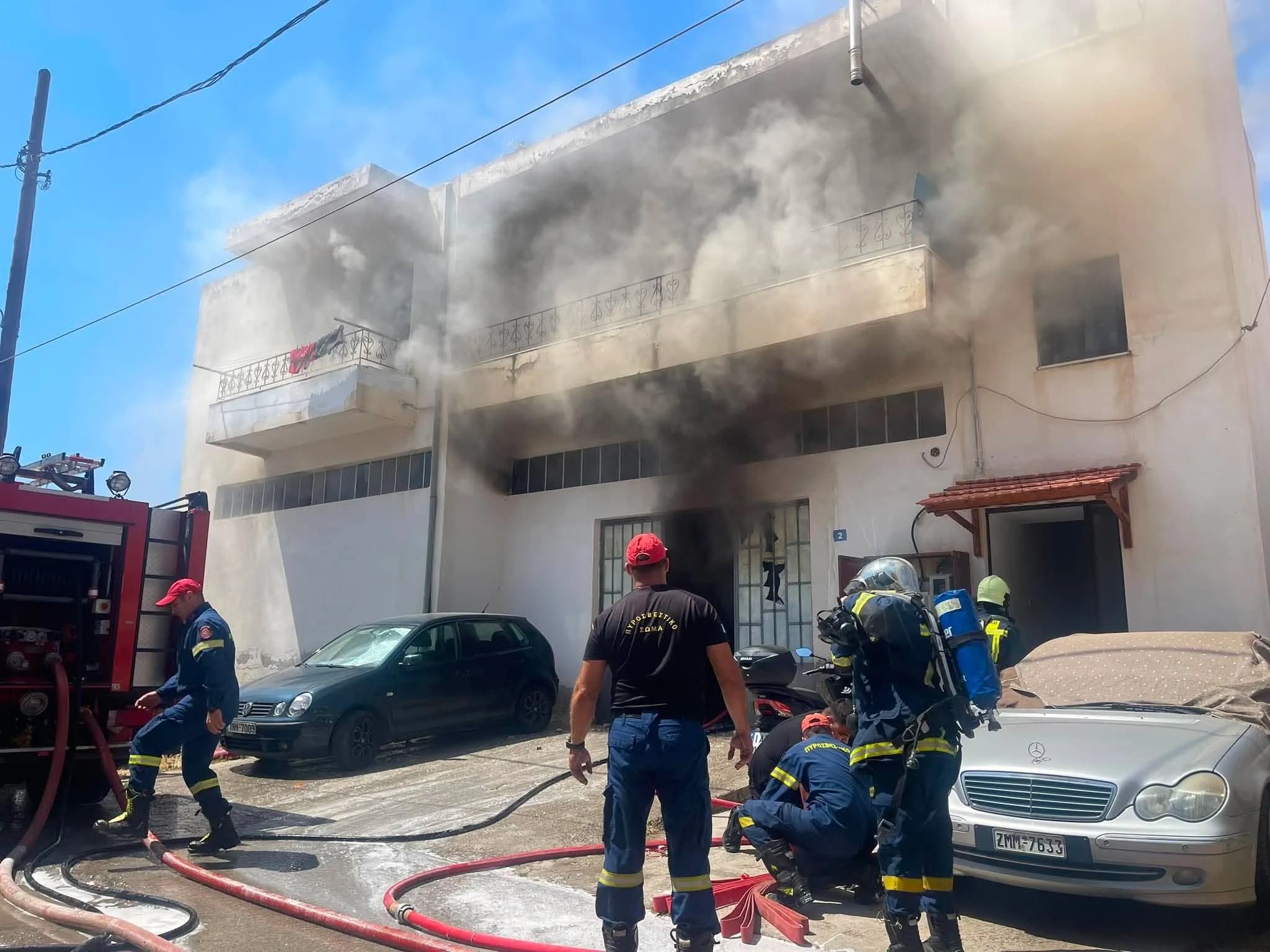 Μεγάλη φωτιά στα Χανιά κατέκαψε διώροφο σπίτι κοντά στο κέντρο