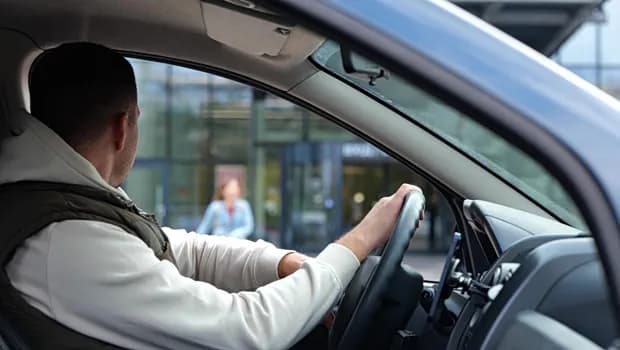 Πρόστιμο 350 ευρώ για οδηγούς με αυτοκίνητο στο ρελαντί