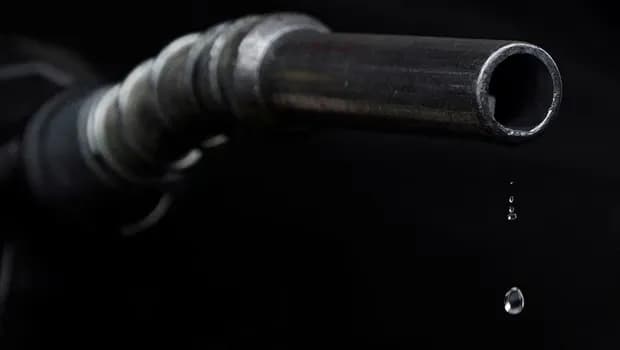 Οι τιμές βενζίνης στις ΗΠΑ ξεπέρασαν τα 4 δολάρια λόγω Ιράν