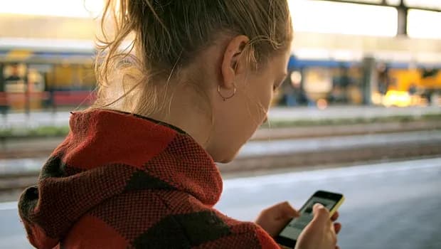 Νέα έρευνα: Η υπερβολική χρήση smartphone και το FOMO