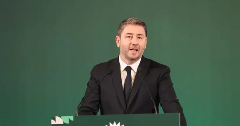 Η κηδεία του Χαμενεΐ: Η σορός ταξιδεύει προς το Ιράκ