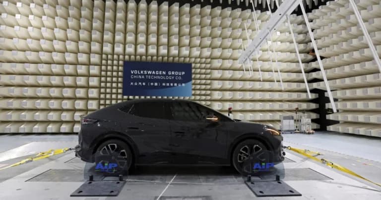 Η Volkswagen «βουλιάζει» στην Κίνα με πτώση πωλήσεων 36,6%