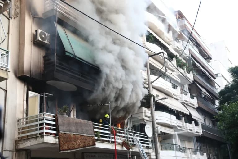 Η πυρκαγιά στον Πειραιά κατέστρεψε διαμέρισμα στην Καλλιγά