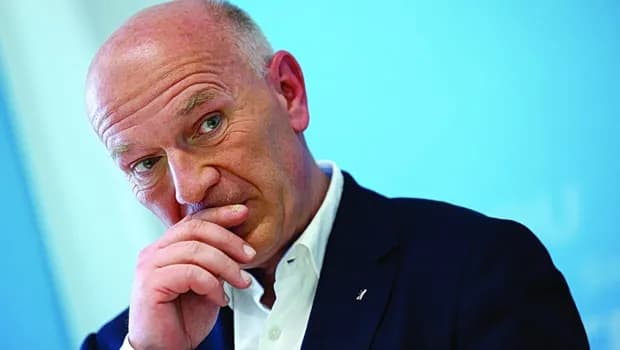 Ο δήμαρχος του Βερολίνου αποσύρει την υποψηφιότητά του