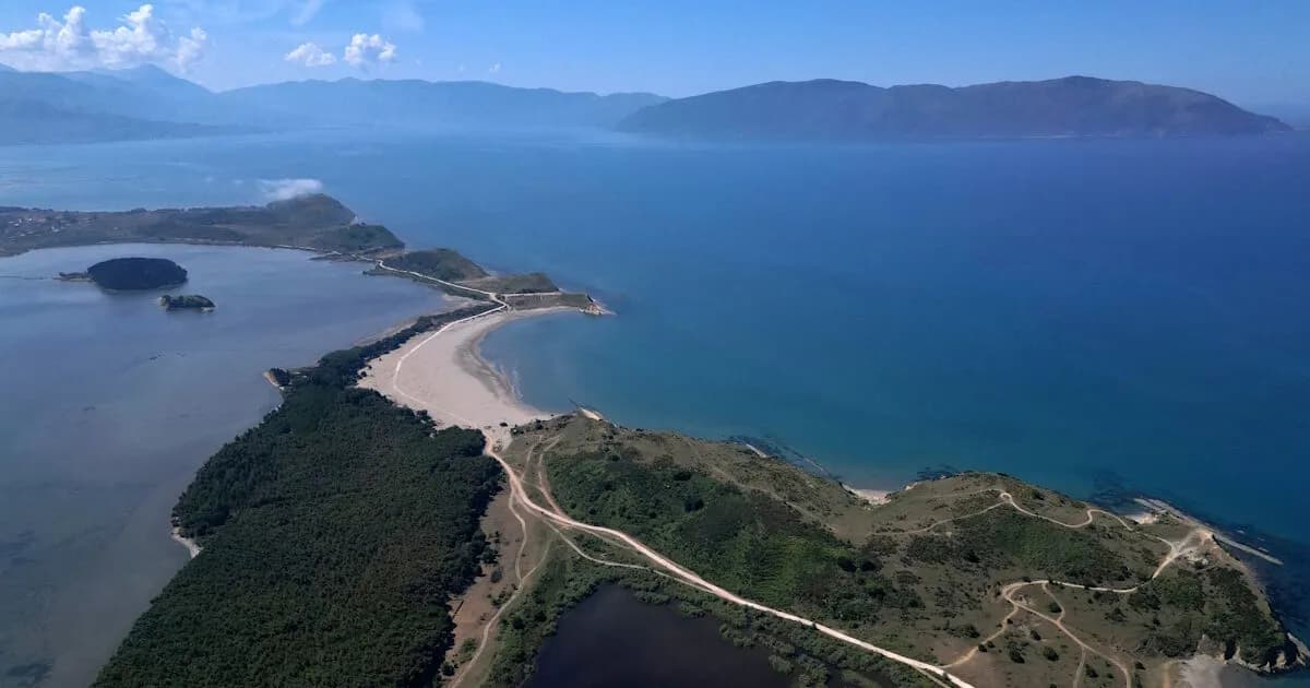 Έρευνα σκιάζει το θέρετρο του Κούσνερ στην Αλβανία