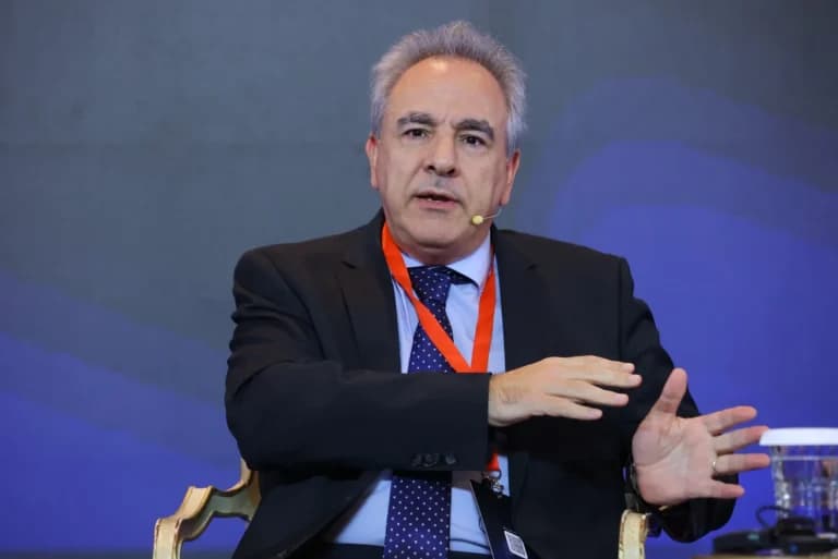Ο Βόβαν διαψεύδει τον Θάνο Ντόκο για την τεχνητή νοημοσύνη