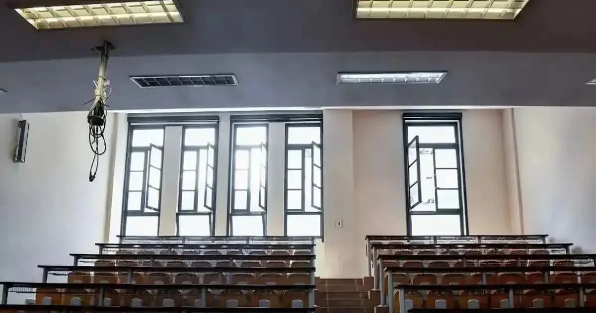 Ο Παπαθανάσης δίνει 12 εκατ. σε κατόχους διδακτορικού
