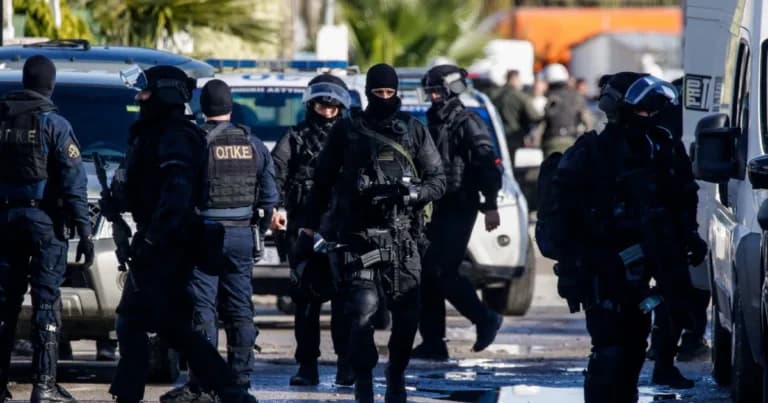 Ο Ερντογάν δώρισε χαραγμένα πιστόλια σε ηγέτες στην Άγκυρα