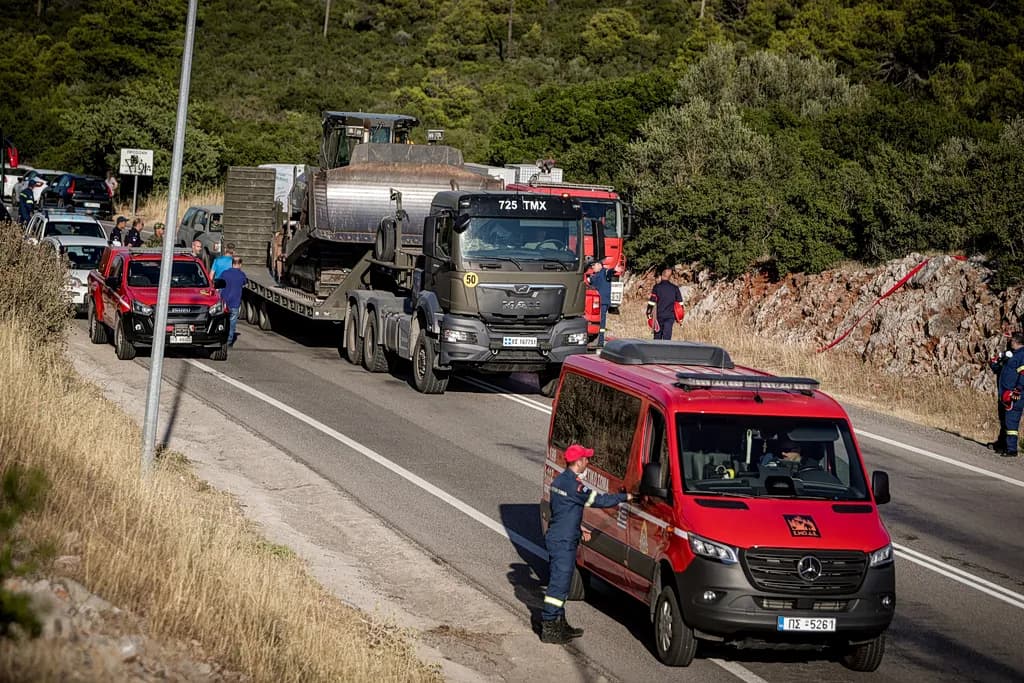 Η φωτιά στην Οινόη χωρίς ενεργό μέτωπο 210 πυροσβέστες