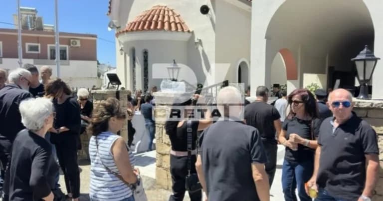Θρήνος στην κηδεία του πυροσβέστη Παντελή Διαμαντάκη