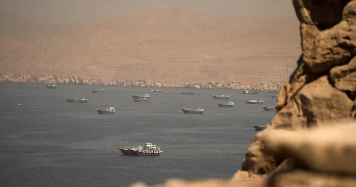 Έκρηξη σε πετρελαιοφόρο στα Στενά του Ορμούζ μετά από νάρκη