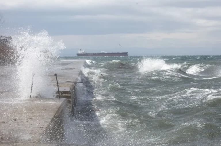 Θυελλώδεις άνεμοι στην Αττική: Μέγιστη ετοιμότητα για φωτιές
