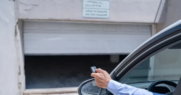 Η αγορά ακινήτων ανεβάζει τιμές για πάρκινγκ και αποθήκη