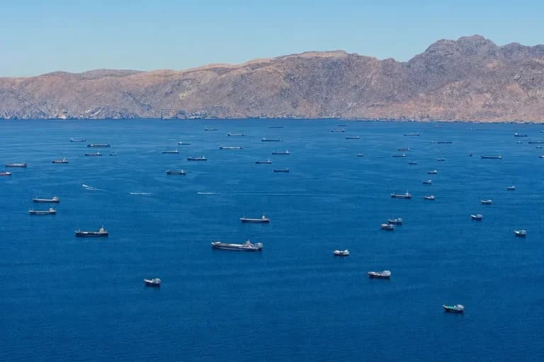 Στενά του Ορμούζ: Ο Τραμπ επιβάλλει τέλος 20%, αντιδρά ο ΙΜΟ