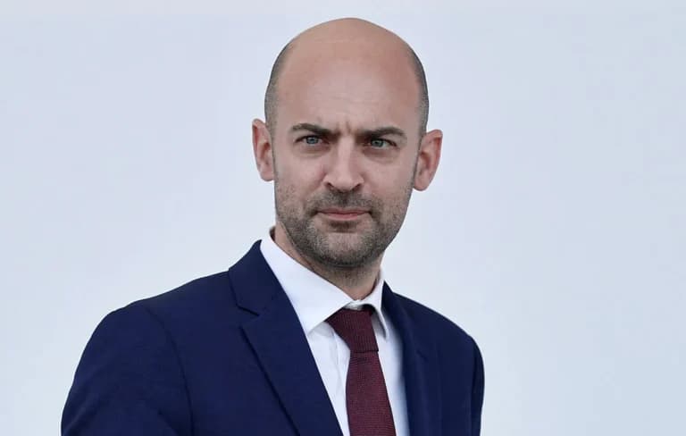 Ο Μπαρό προειδοποιεί το Ιράν για τους Γάλλους διπλωμάτες