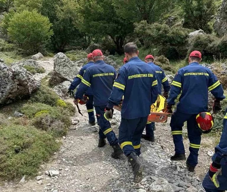 Επιχείρηση διάσωσης 78χρονου σε γκρεμό στην Καστοριά